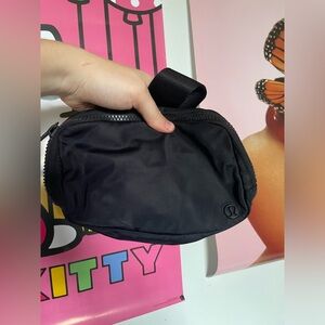 LULULEMON EVERYWHERE BELT BAG 1L